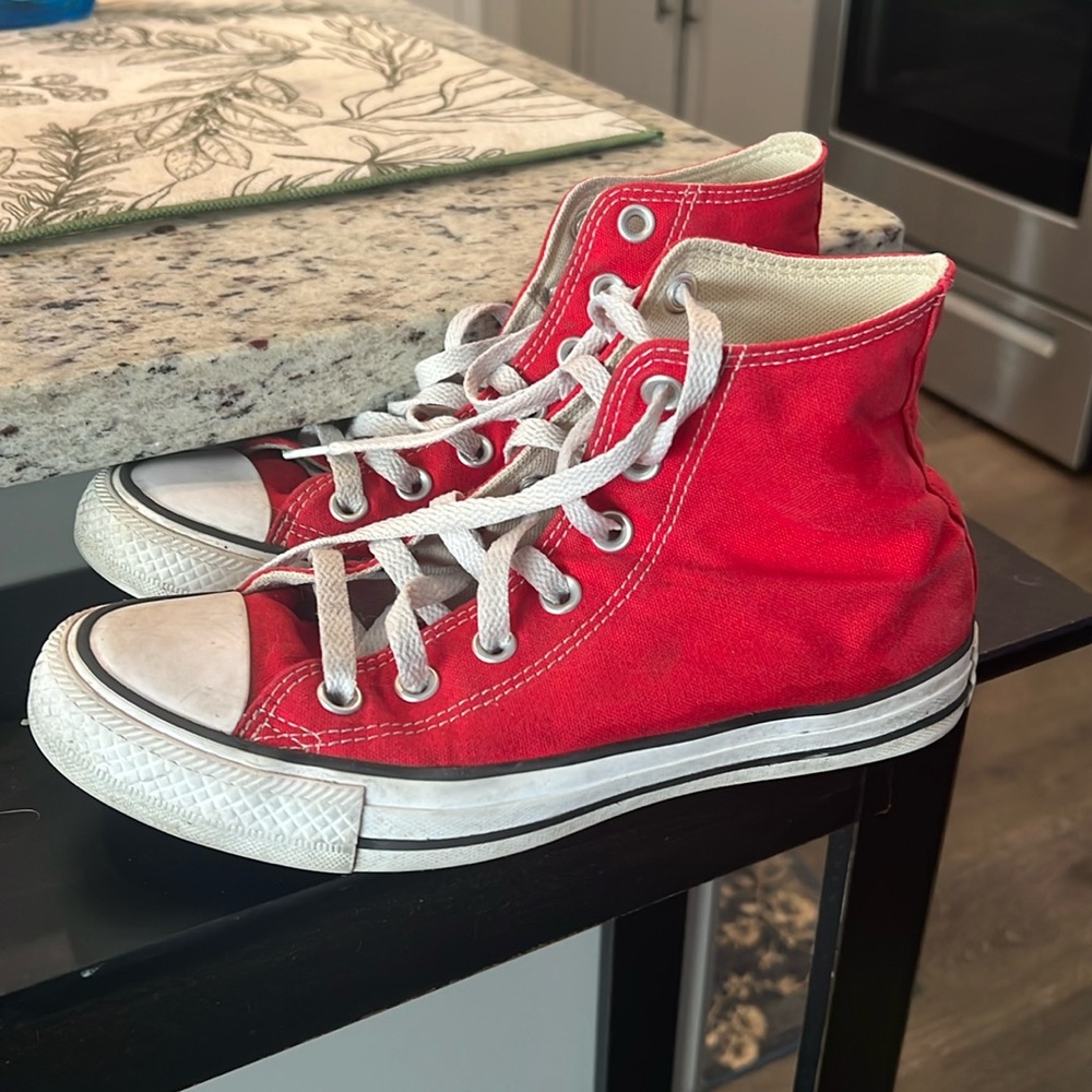 Size 6 Red High Top converse